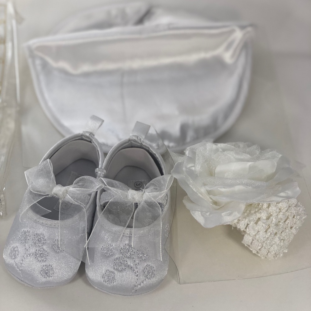 Newborn 3 piece set: Bib/Shoes/Headband